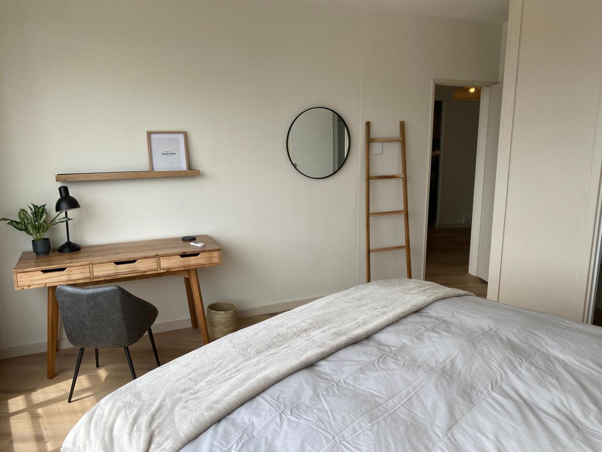 Brand New Gem With Breathtaking Views Of Apartment *